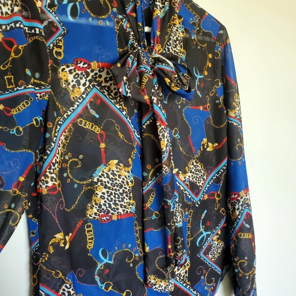 Kut from the Kloth Elegant Button-up Tie Neck Blouse - chain design - size small - Picture 3 of 14